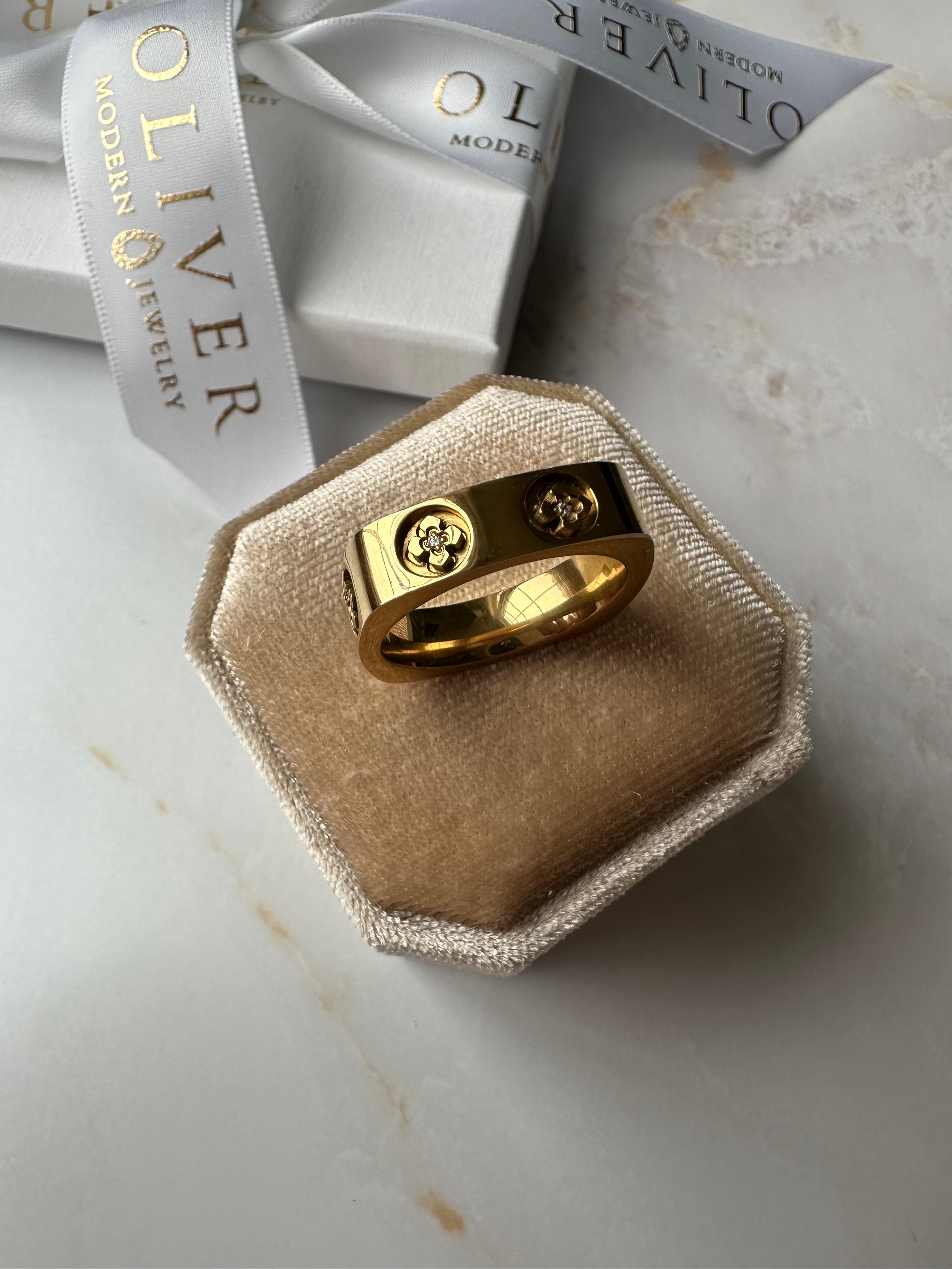 Louis Vuitton Digit Taiga Leather Bracelet – Oliver Jewellery
